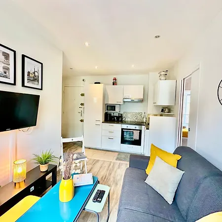 Bright And Stylish For 4 Next Eiffel Tower Paryż